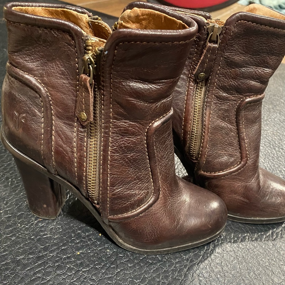 Frye Sylvia Piping Bootie size 6